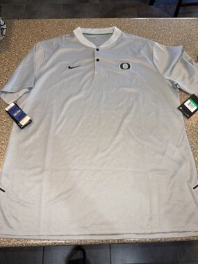 New on field Nike Men’s Light Gray Polo with Green Oregon Logo